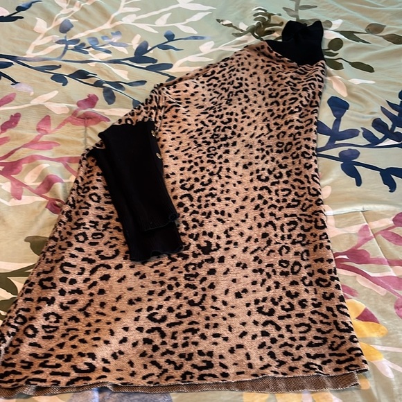 Leopard cape with sleeves - Picture 7 of 7
